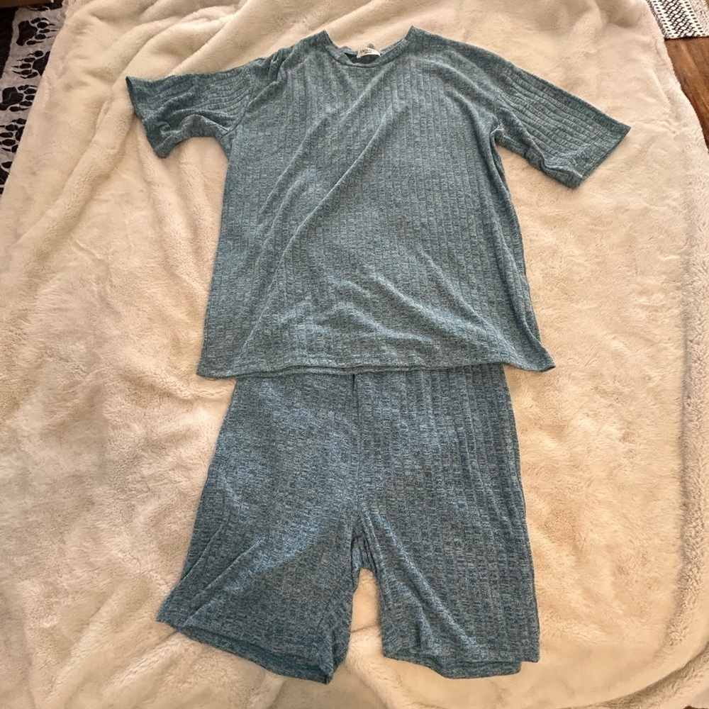 Ekouaer sleepwear. Pajamas. Knit shorts and top. Blue. Size Large